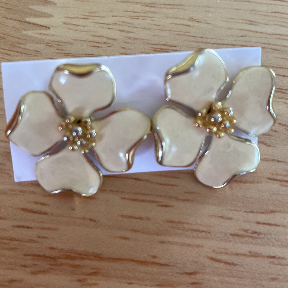 Trifari Cream & Gold Flower Earrings